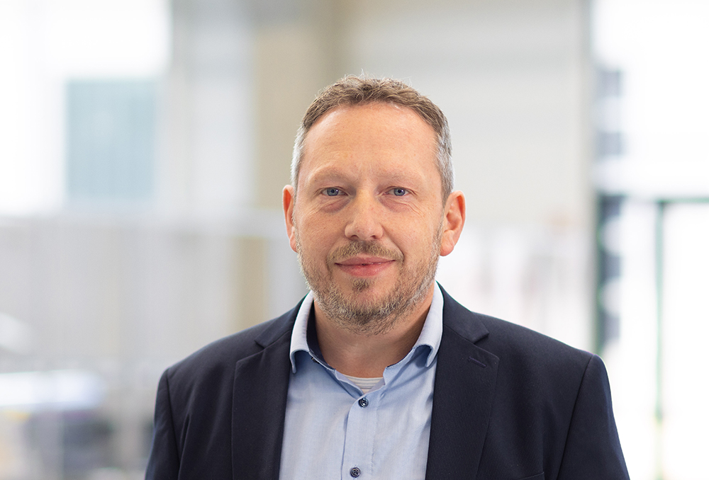 Statement by Stefan Gayr on service