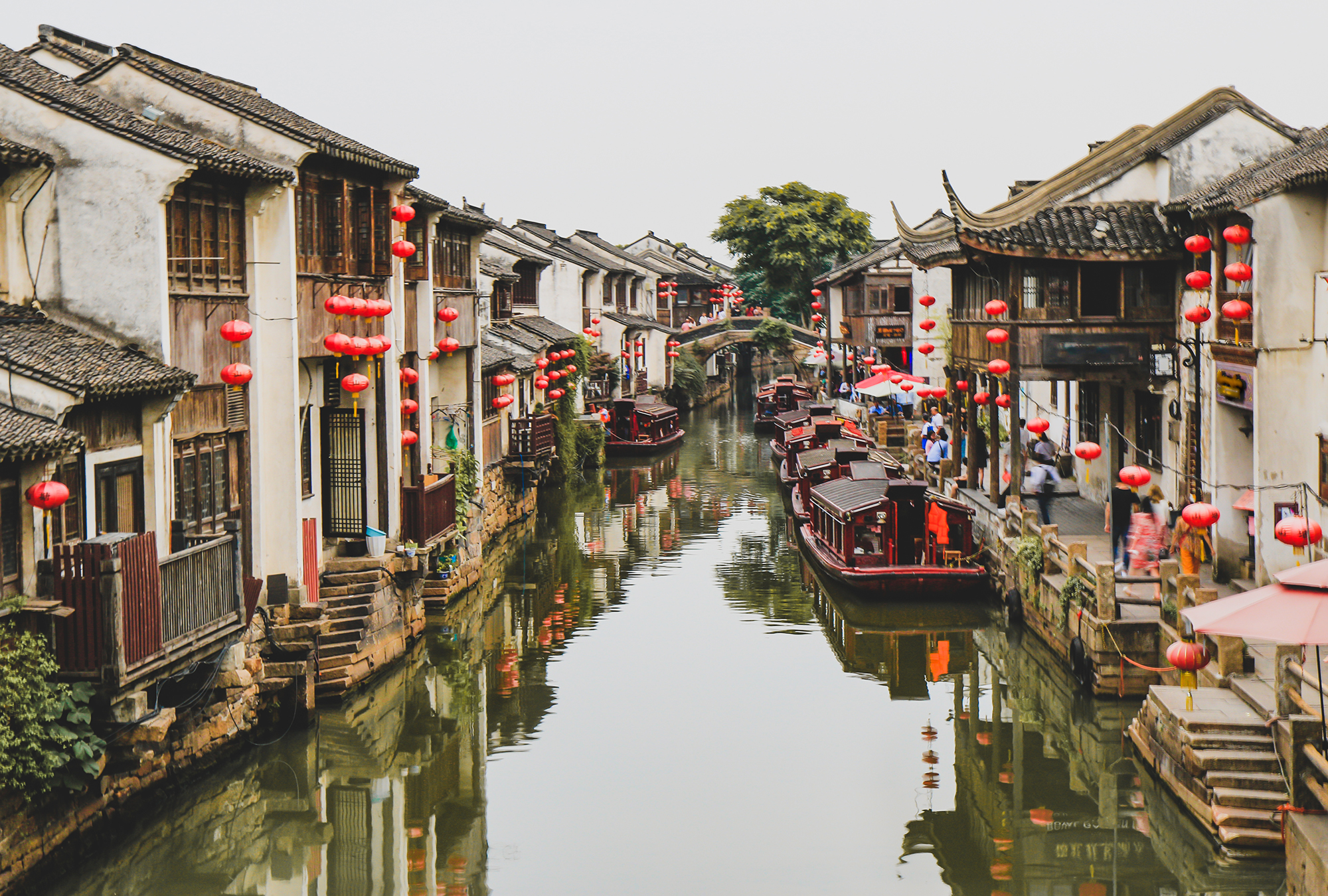 The water town Xitang is popular with tourists