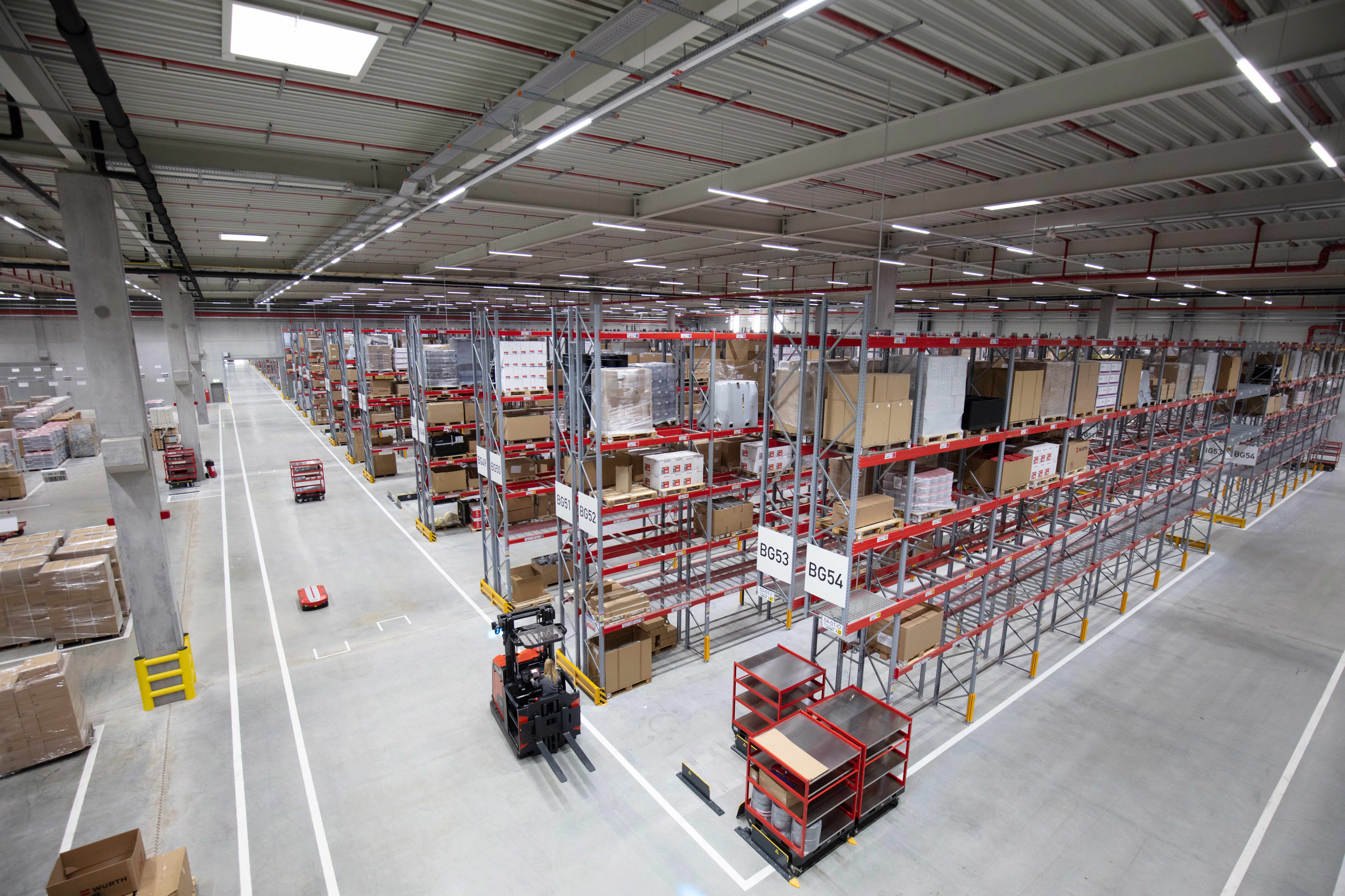 Goods for Würth subsidiaries and shipments to customers throughout Europe are handled at the logistics center of the Adolf Würth GmbH & Co. KG in Kupferzell in the Hohenlohe district in Baden-Württemberg. © Würth GmbH & Co. KG