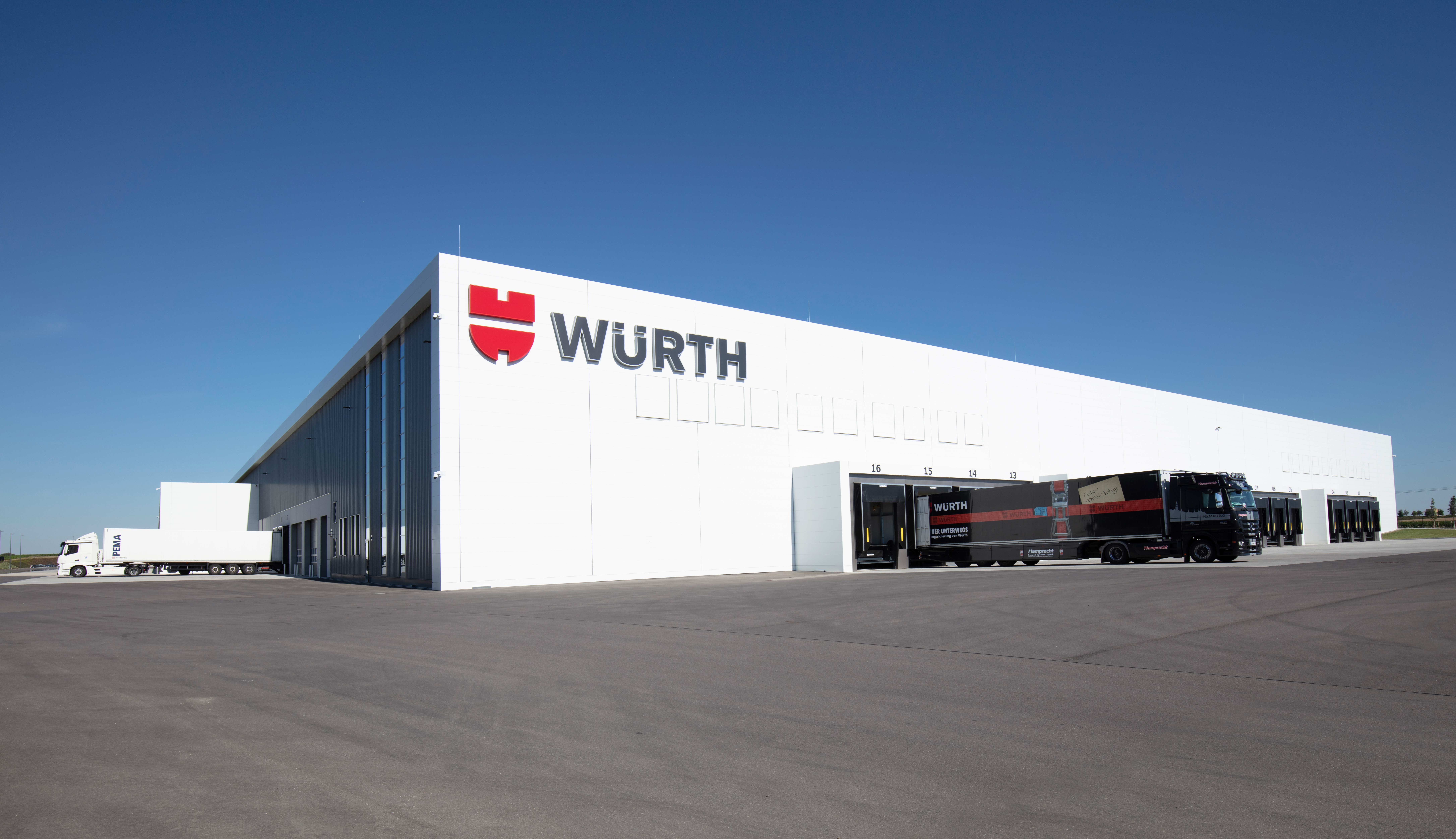 伍尔特发往欧洲各地客户的货物都在其巴登符腾堡州的库普弗采尔物流中心集散© Würth GmbH & Co. KG
