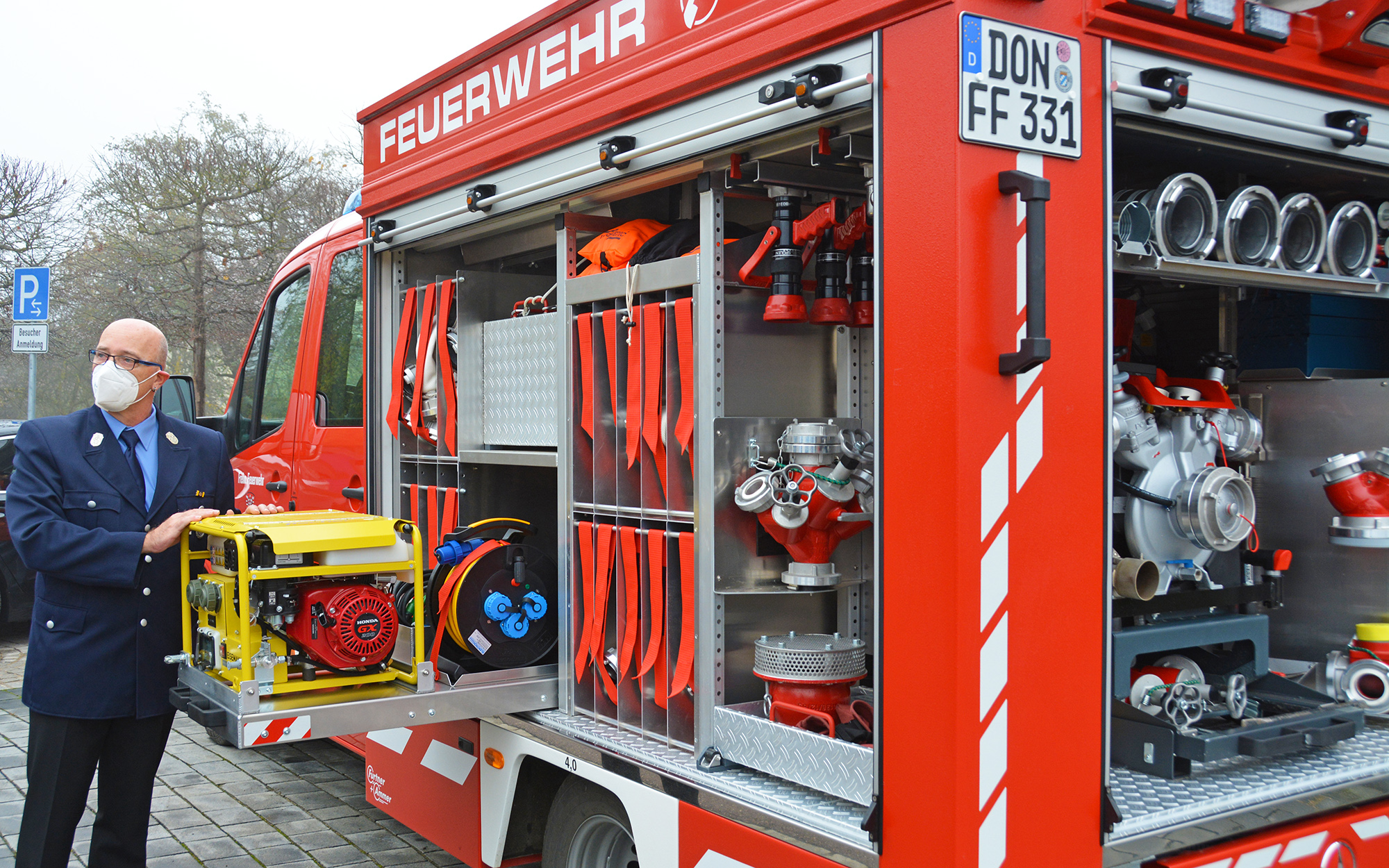 Das 2017 angeschaffte Feuerwehrauto der Freiwilligen Feuerwehr Hamlar wurde besichtigt.