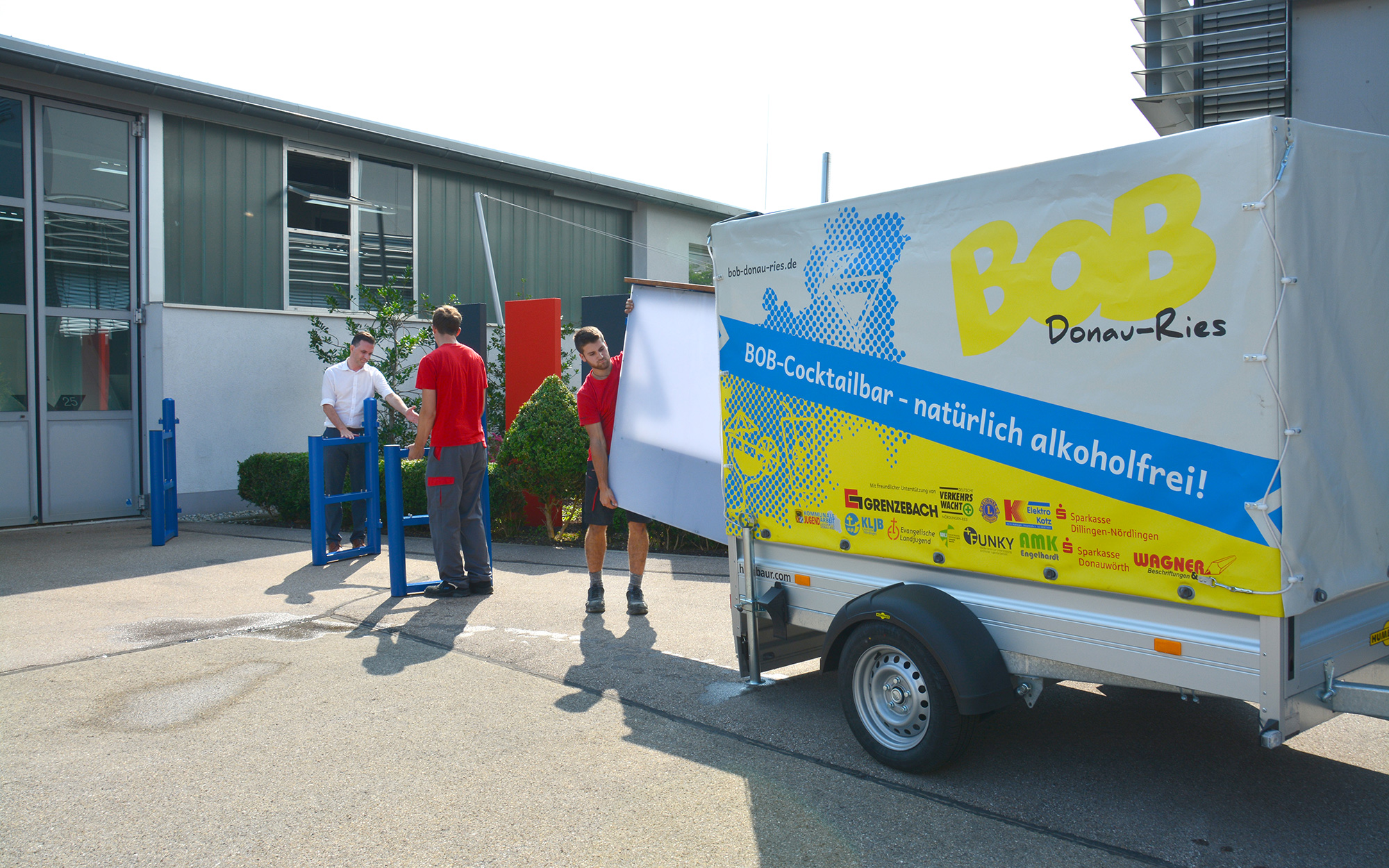 The bar is transported in a trailer