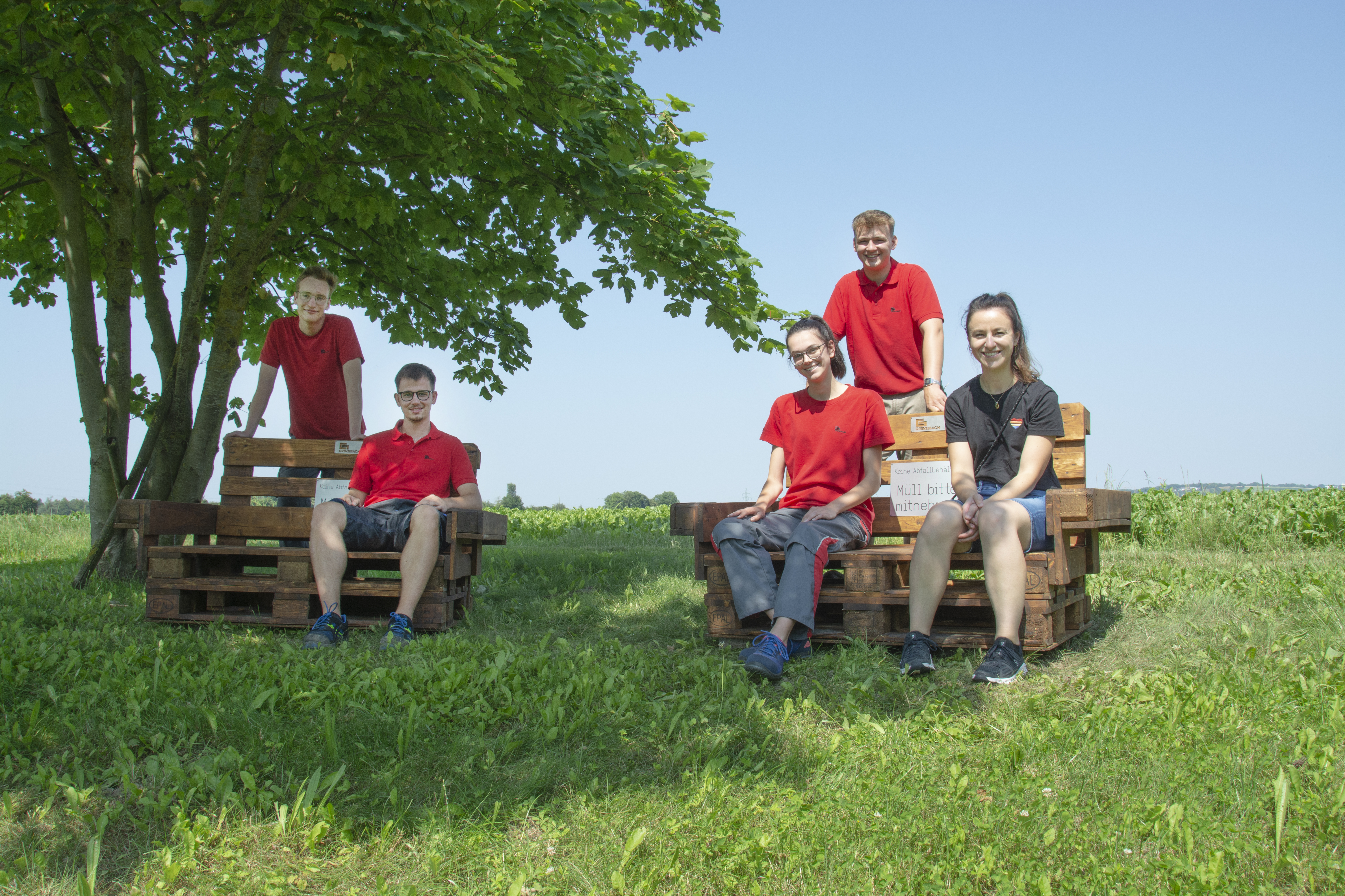 Grenzebach trainees take a stand for active environmental protection in the region with their "Grenzebach hilft" ("Grenzebach helps") project.