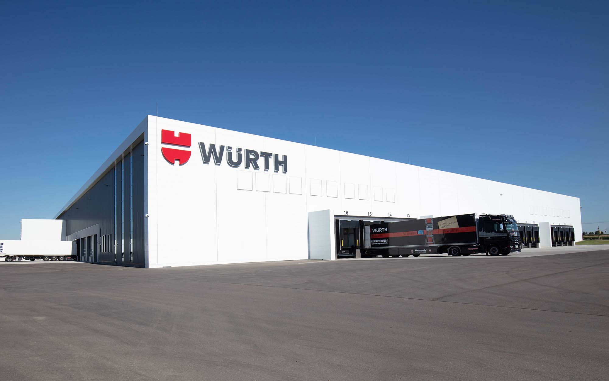 Im Logistikzentrum der Adolf Würth GmbH & Co. KG in Kupferzell im Hohenlohekreis in Baden-Württemberg werden Waren für Würth Tochtergesellschaften und Sendungen zu Endkunden in ganz Europa umgeschlagen. © Würth GmbH & Co. KG