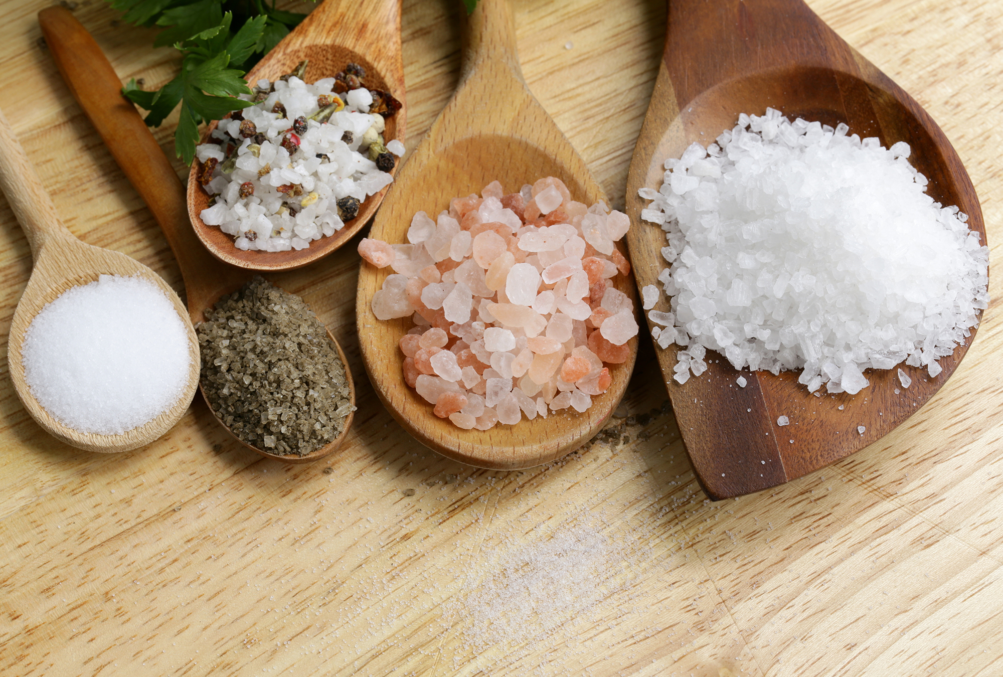 Aroma-friendly cold grinding of salt