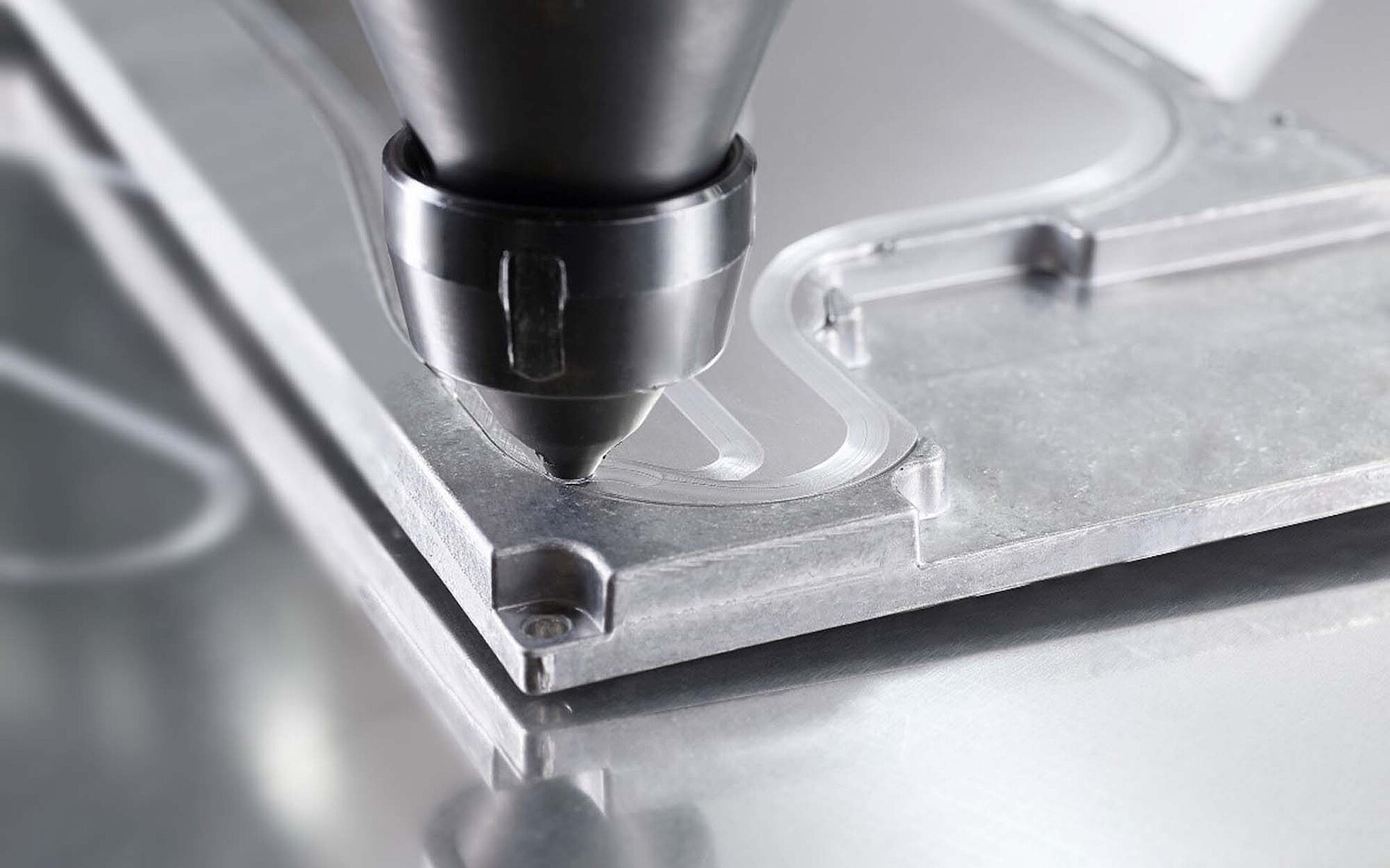 In friction stir welding, the workpieces are joined using friction, pressure and heat. This results in a durable, media and pressure-tight weld seam. © Grenzebach
