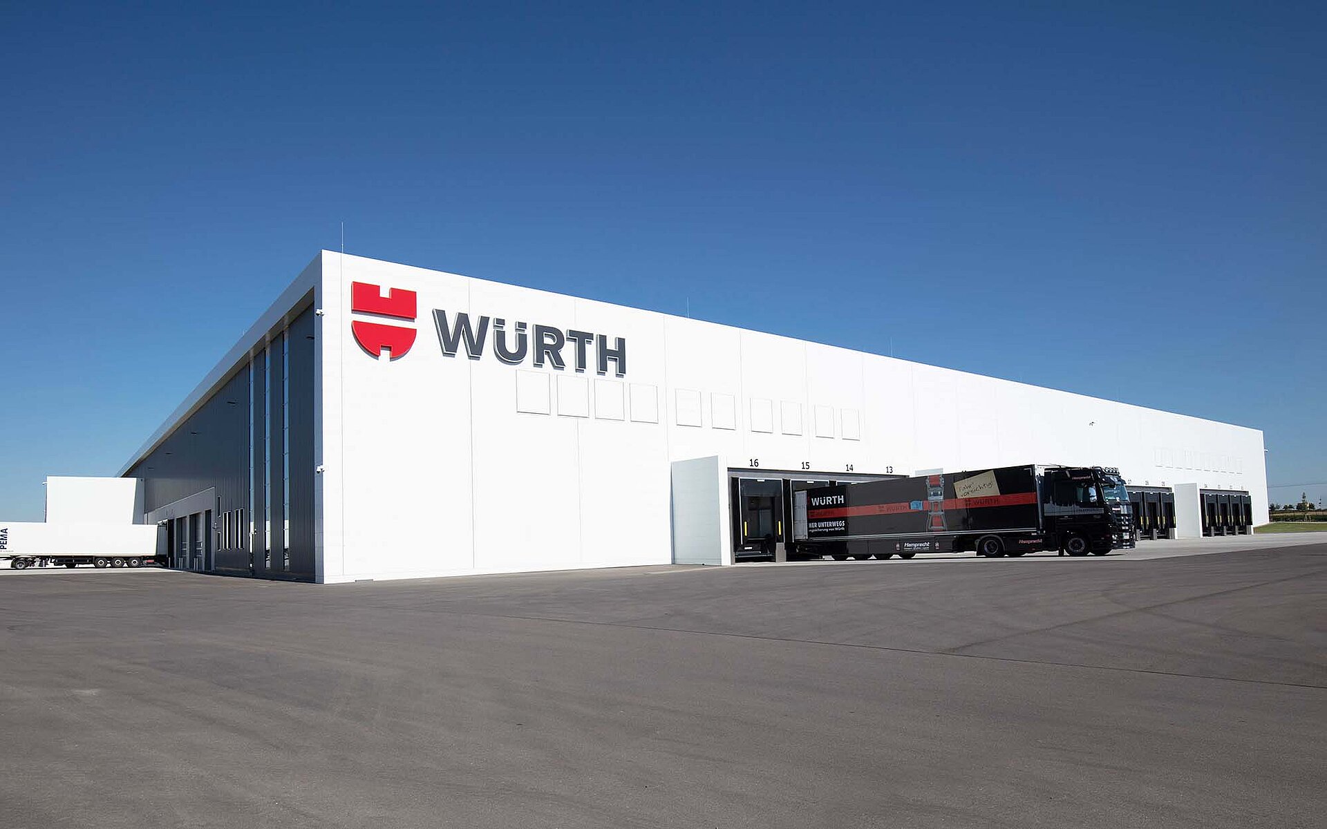 Im Logistikzentrum der Adolf Würth GmbH & Co. KG in Kupferzell im Hohenlohekreis in Baden-Württemberg werden Waren für Würth Tochtergesellschaften und Sendungen zu Endkunden in ganz Europa umgeschlagen. © Würth GmbH & Co. KG